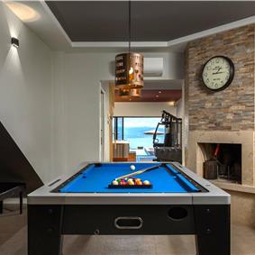 4 Bedroom Villa with Salt Water Pool, Private mini golf course and Rooftop Terrace near Opatija, Sleeps 8
